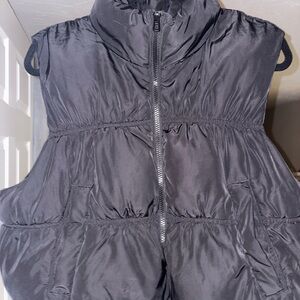 H&M Cropped Charcoal Puffer Vest With Pockets